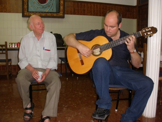 Tocando la guitarra